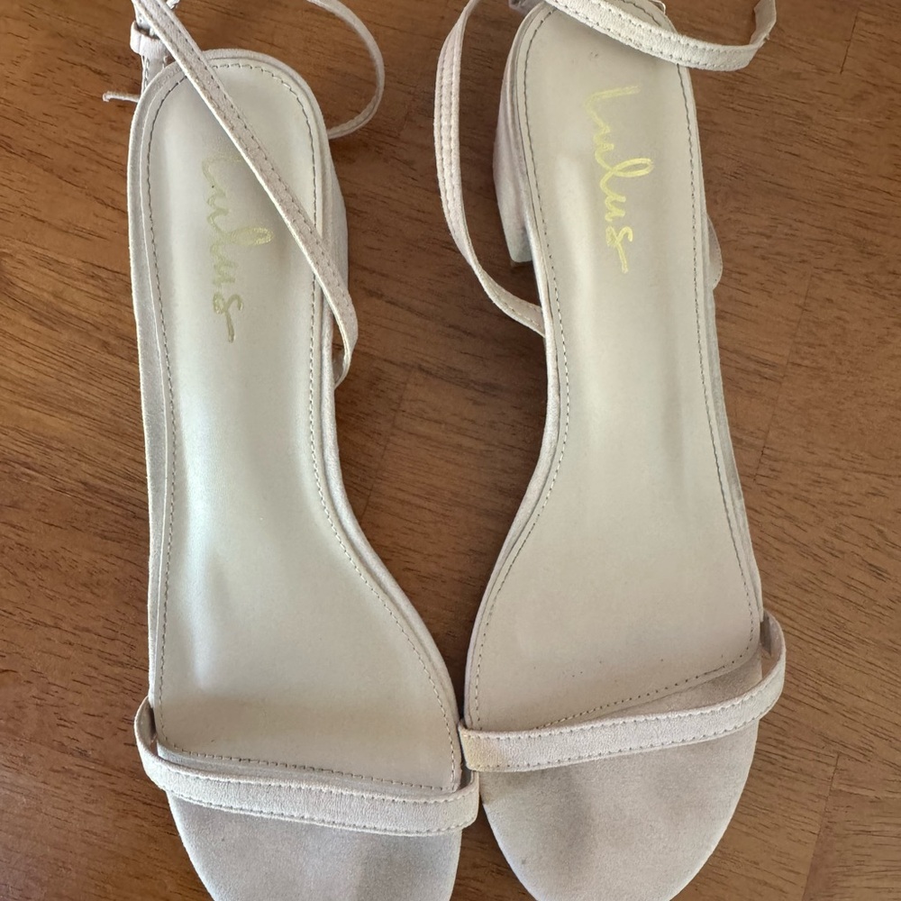 Lulu’s light nude heels